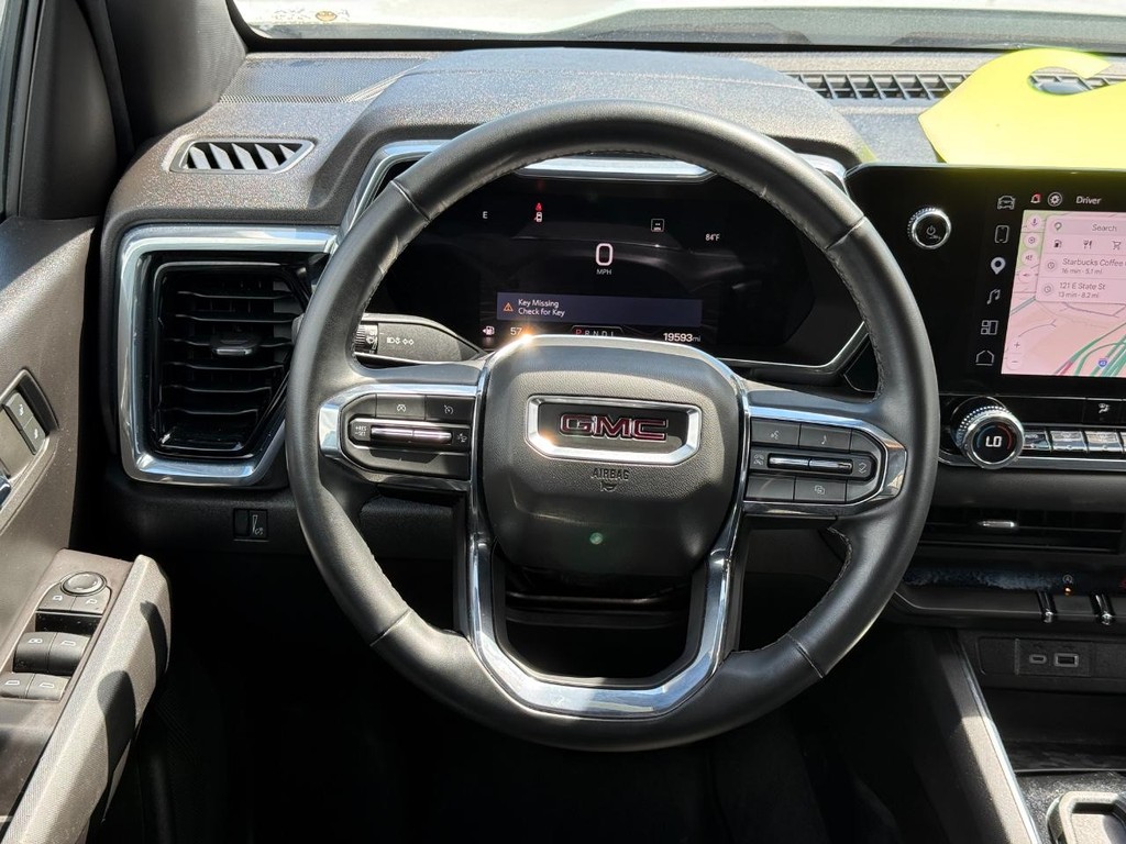 GMC Canyon Vehicle Full-screen Gallery Image 12