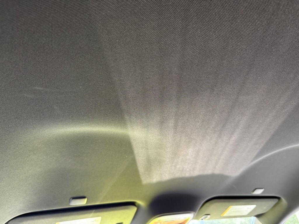 GMC Canyon Vehicle Full-screen Gallery Image 13