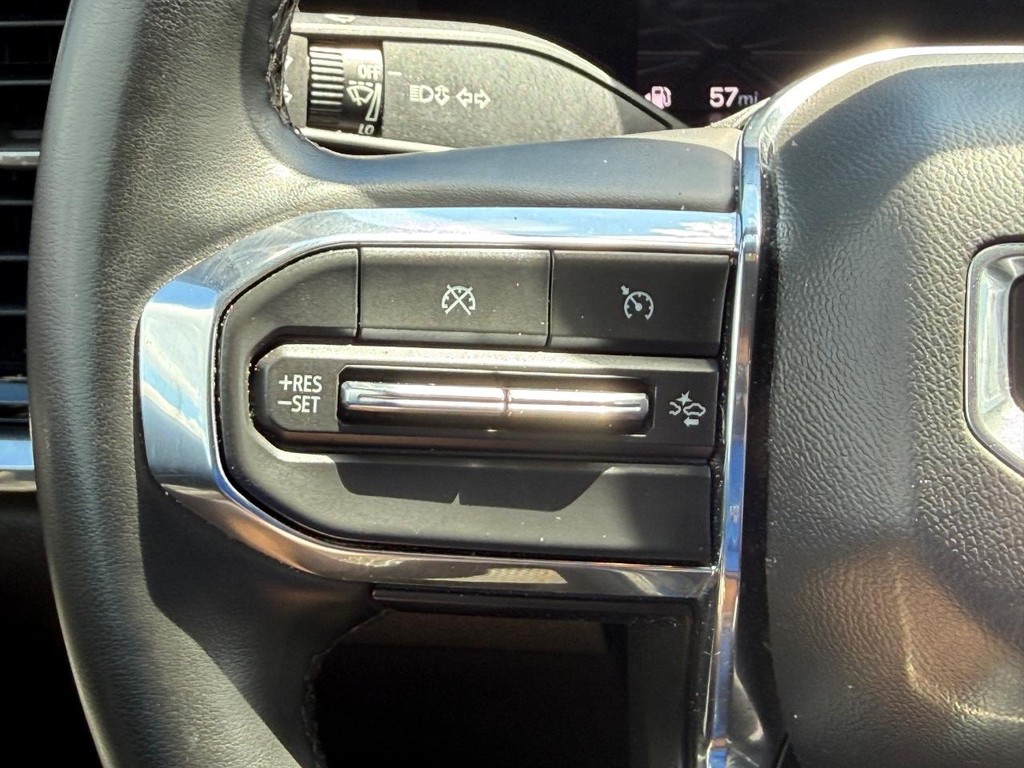 GMC Canyon Vehicle Full-screen Gallery Image 15