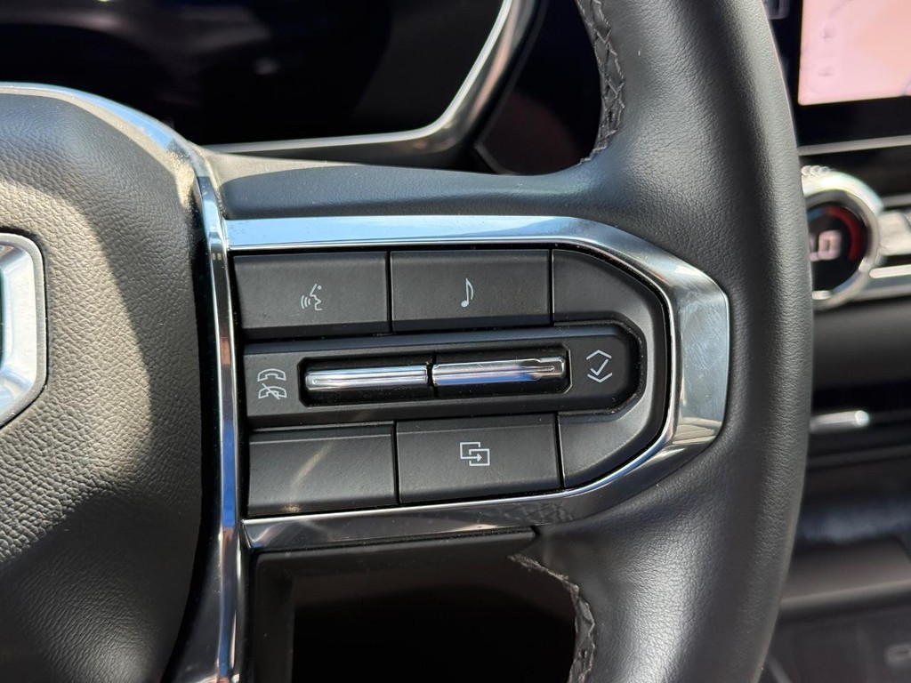 GMC Canyon Vehicle Full-screen Gallery Image 16