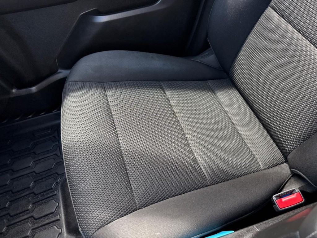 GMC Canyon Vehicle Full-screen Gallery Image 22