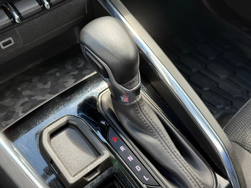 GMC Canyon Vehicle Full-screen Gallery Image 23
