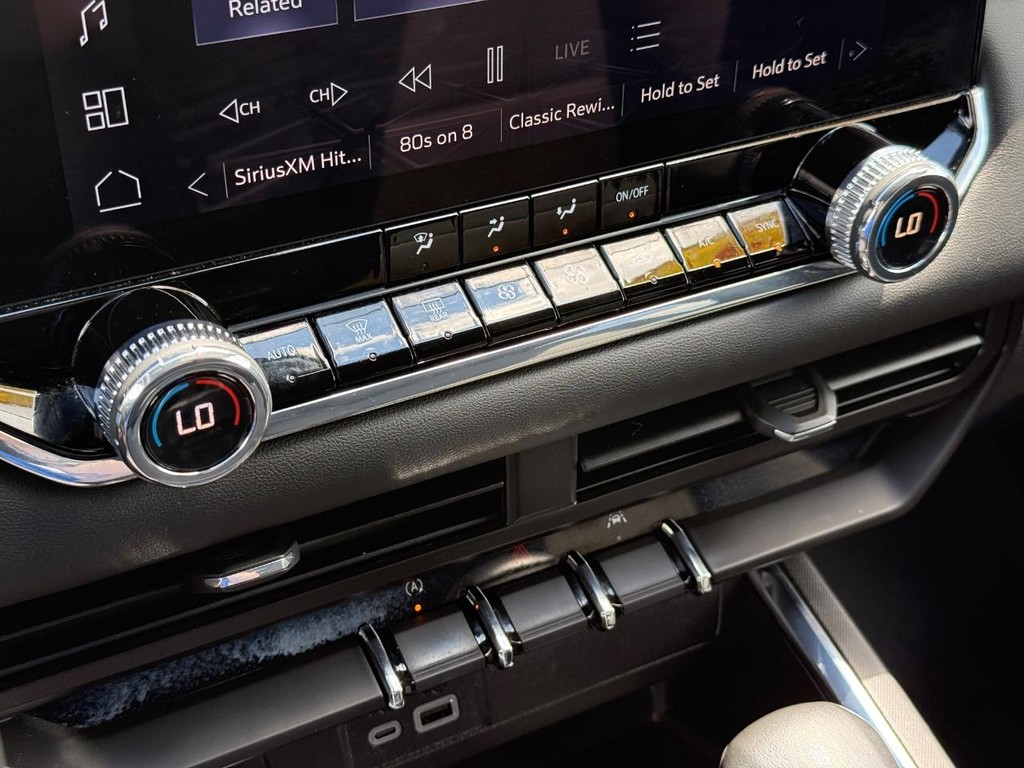 GMC Canyon Vehicle Full-screen Gallery Image 24