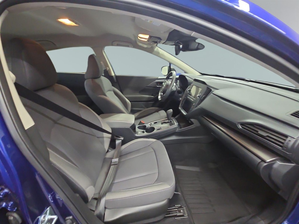 Subaru Impreza Vehicle Full-screen Gallery Image 13