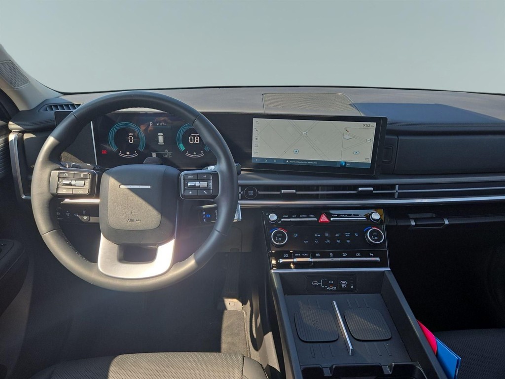 Hyundai Santa Fe Vehicle Full-screen Gallery Image 09