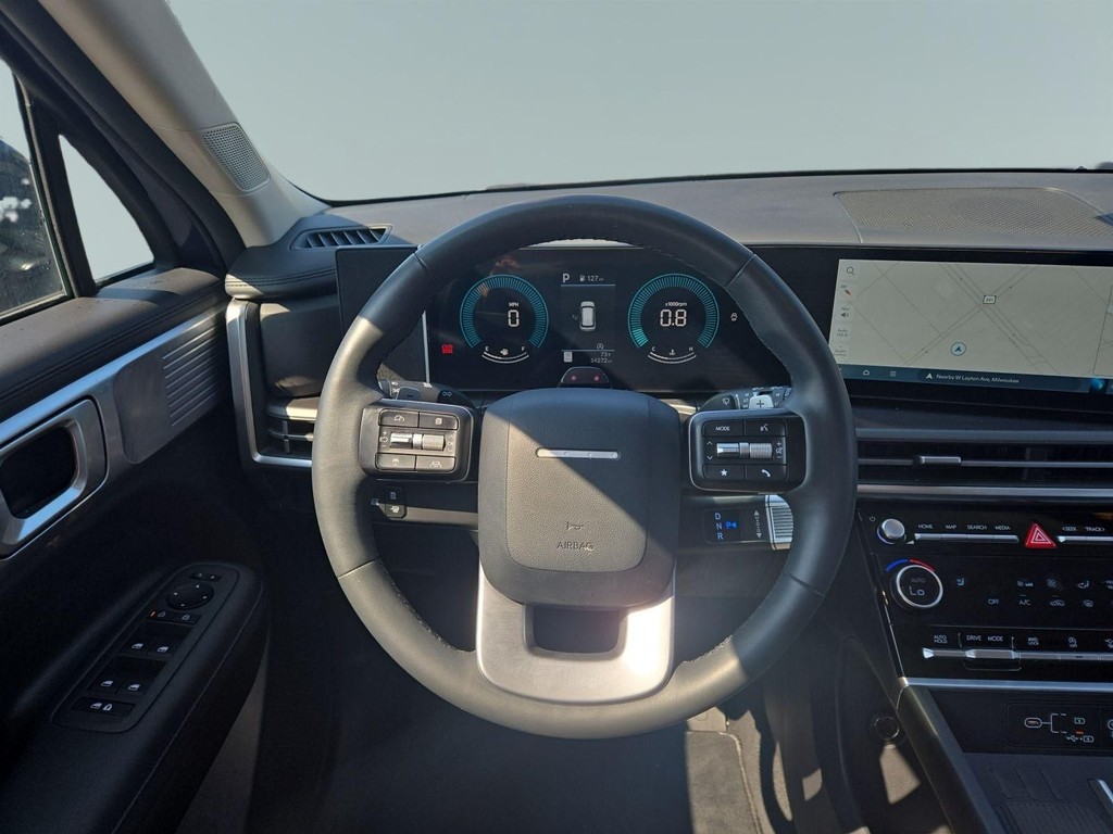 Hyundai Santa Fe Vehicle Full-screen Gallery Image 10