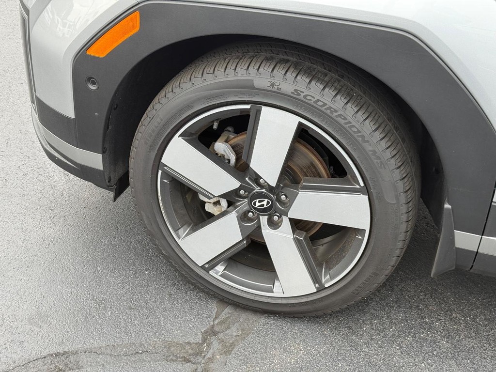Hyundai Santa Fe Vehicle Full-screen Gallery Image 07