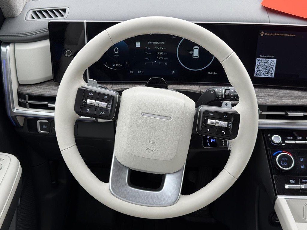 Hyundai Santa Fe Vehicle Full-screen Gallery Image 12