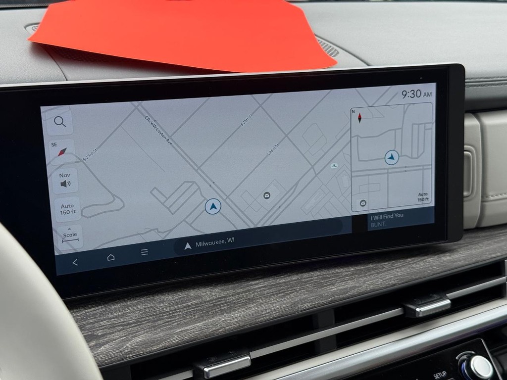 Hyundai Santa Fe Vehicle Full-screen Gallery Image 18