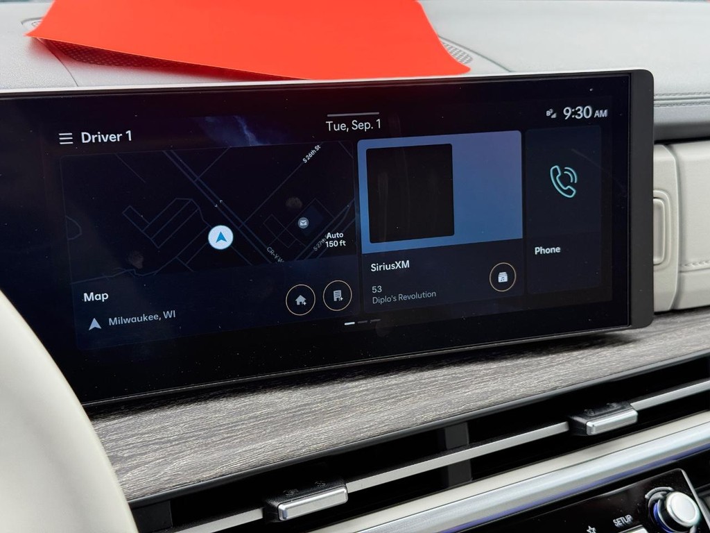 Hyundai Santa Fe Vehicle Full-screen Gallery Image 19