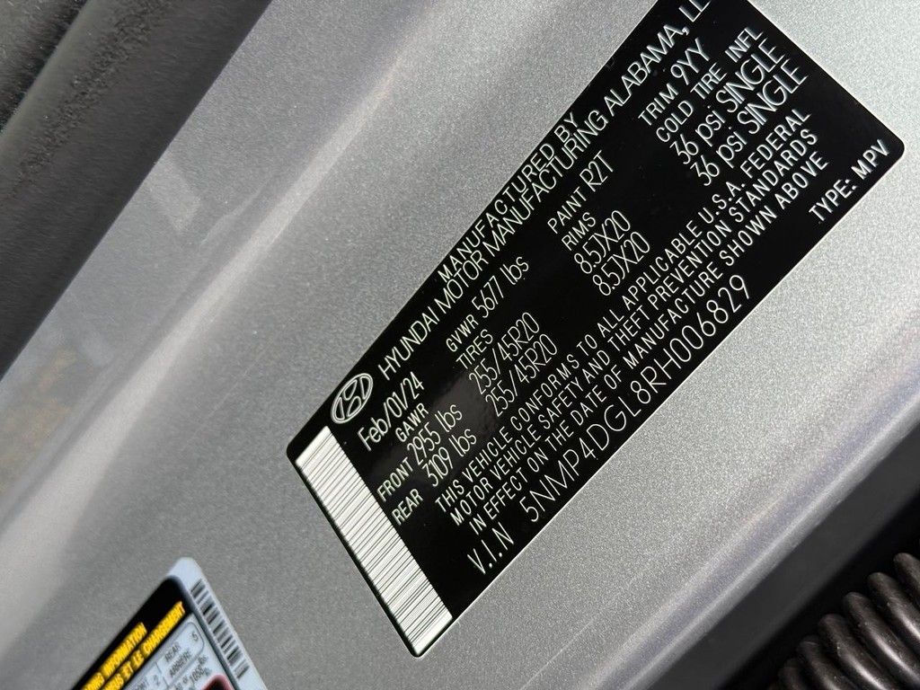 Hyundai Santa Fe Vehicle Full-screen Gallery Image 26