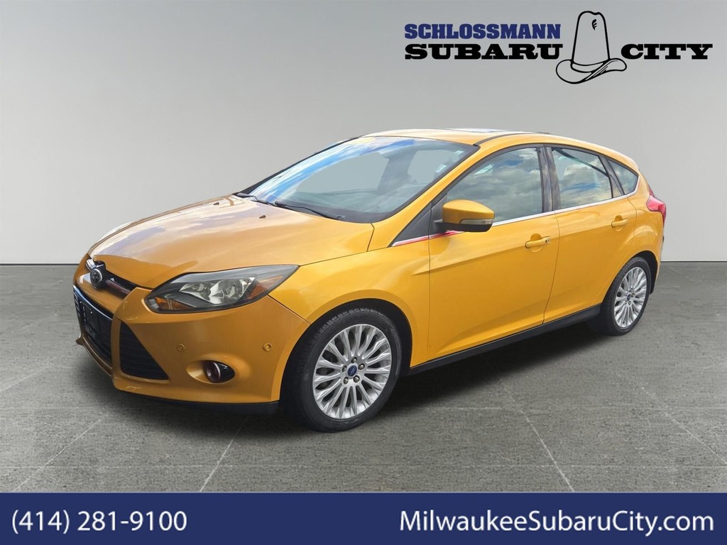 Ford Focus Hatchback Vehicle Full-screen Gallery Image 01