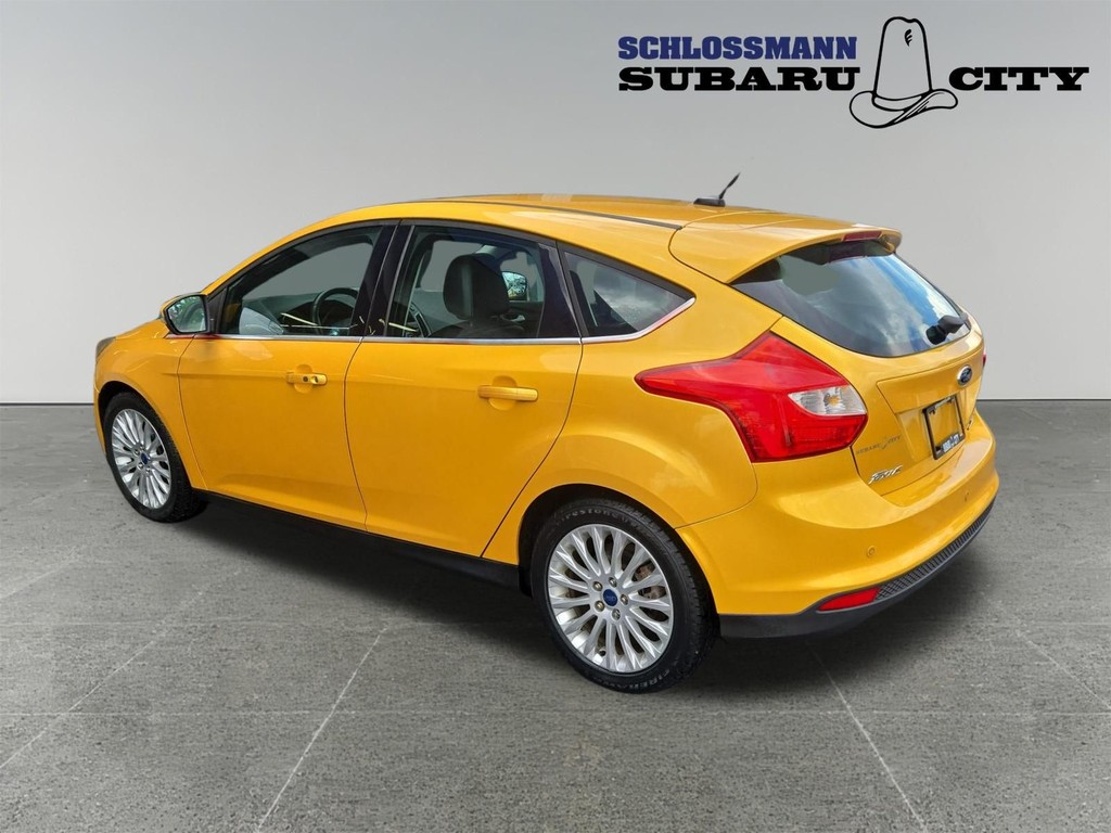 Ford Focus Hatchback Vehicle Full-screen Gallery Image 06