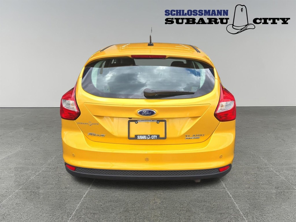 Ford Focus Hatchback Vehicle Full-screen Gallery Image 14