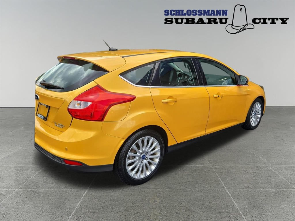 Ford Focus Hatchback Vehicle Full-screen Gallery Image 15
