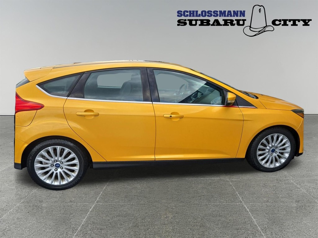 Ford Focus Hatchback Vehicle Full-screen Gallery Image 16