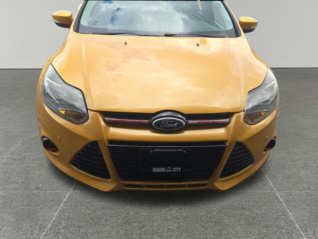 Ford Focus Hatchback Vehicle Full-screen Gallery Image 18