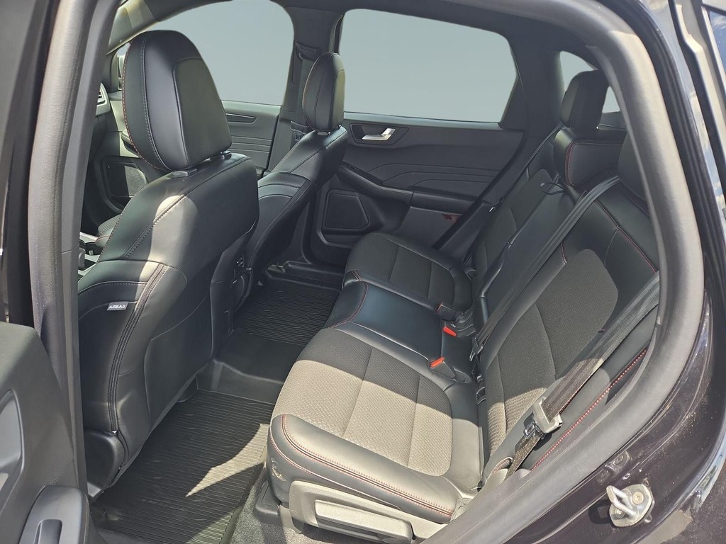 Ford Escape Vehicle Full-screen Gallery Image 10