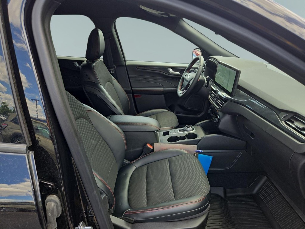 Ford Escape Vehicle Full-screen Gallery Image 12