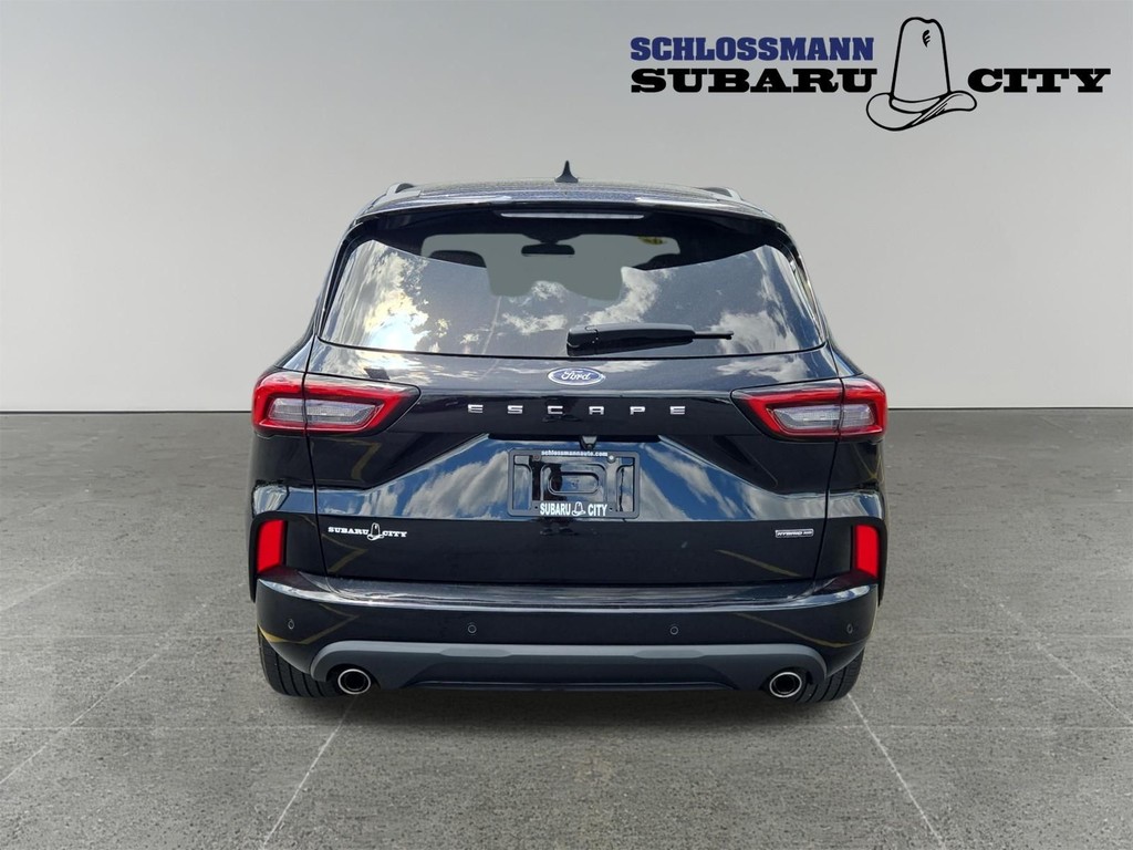 Ford Escape Vehicle Full-screen Gallery Image 13