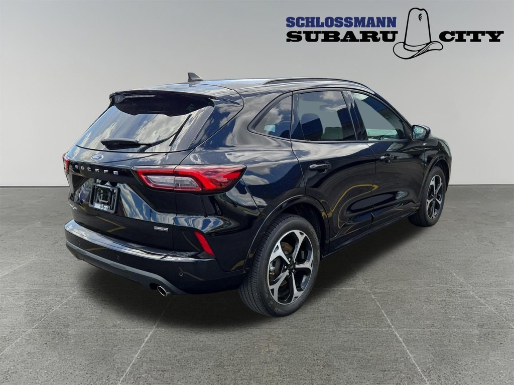 Ford Escape Vehicle Full-screen Gallery Image 14