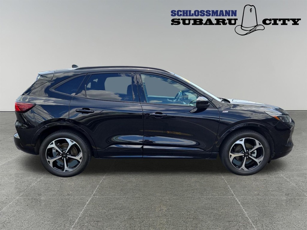 Ford Escape Vehicle Full-screen Gallery Image 15