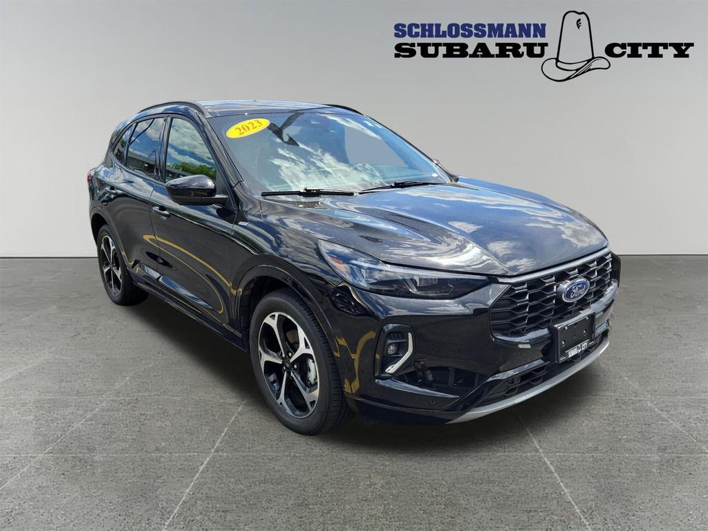 Ford Escape Vehicle Full-screen Gallery Image 16