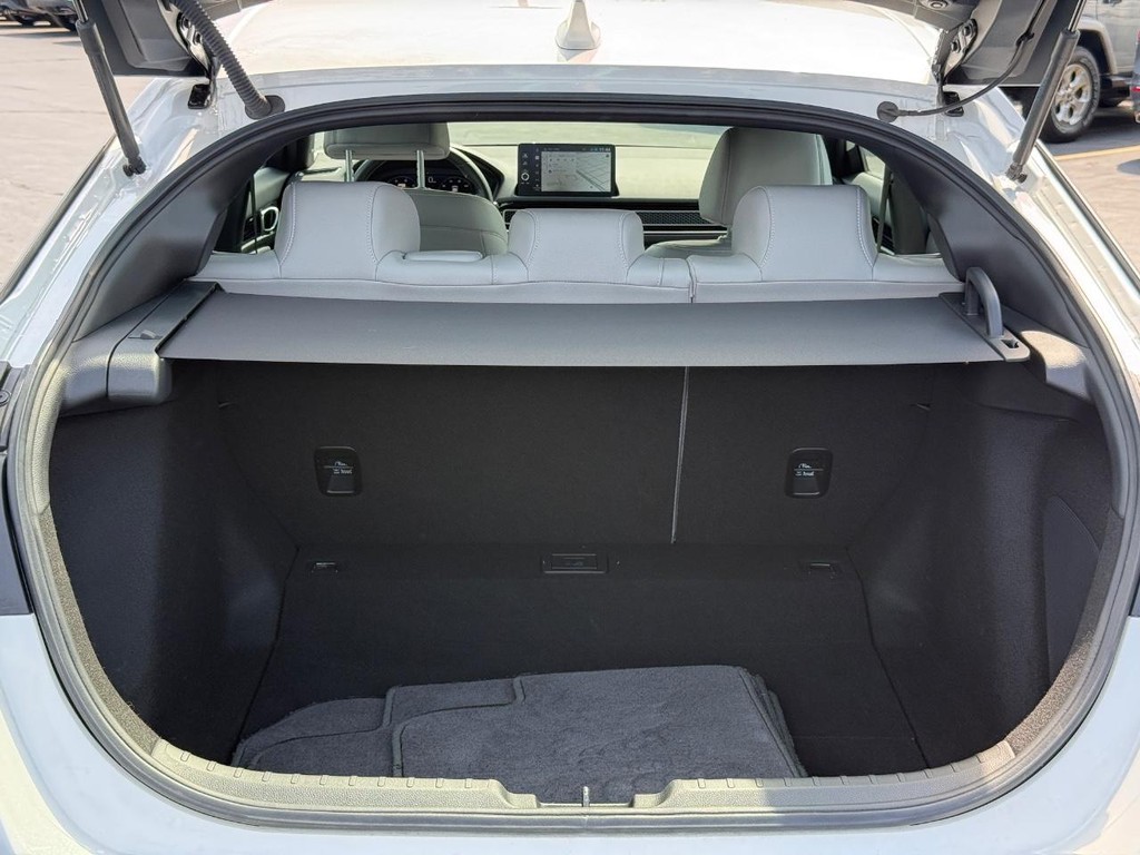 Honda Civic Hatchback Hybrid Vehicle Full-screen Gallery Image 06