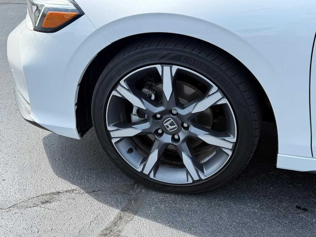 Honda Civic Hatchback Hybrid Vehicle Full-screen Gallery Image 07