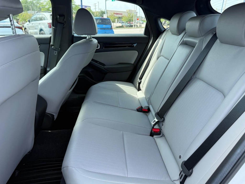 Honda Civic Hatchback Hybrid Vehicle Full-screen Gallery Image 10