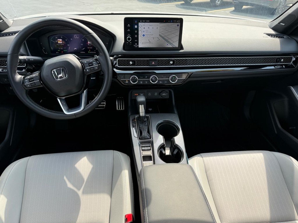 Honda Civic Hatchback Hybrid Vehicle Full-screen Gallery Image 11