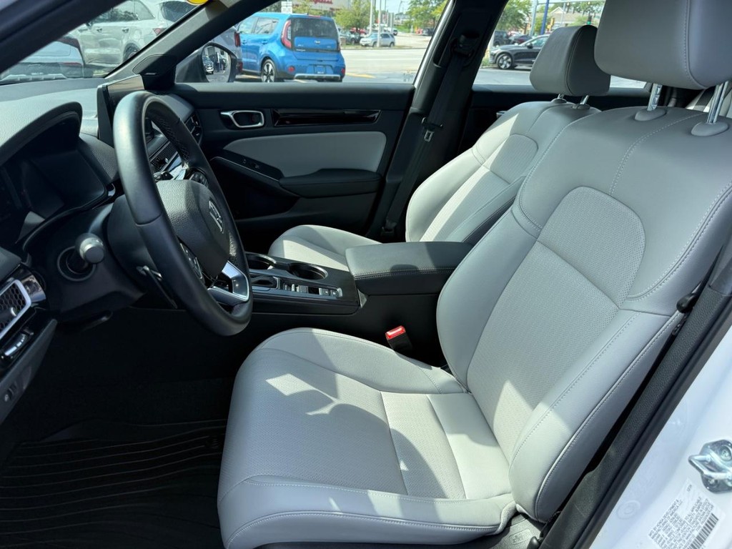 Honda Civic Hatchback Hybrid Vehicle Full-screen Gallery Image 14