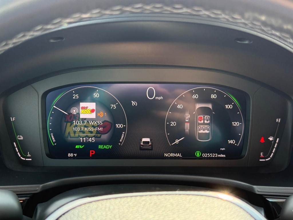 Honda Civic Hatchback Hybrid Vehicle Full-screen Gallery Image 17