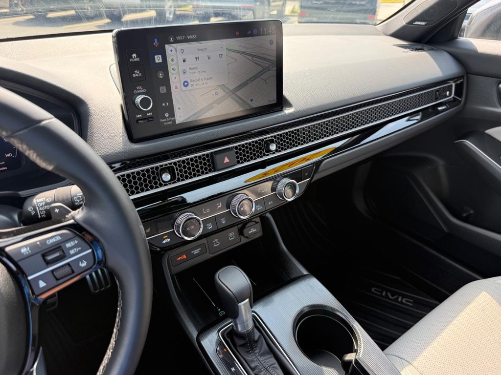 Honda Civic Hatchback Hybrid Vehicle Full-screen Gallery Image 20