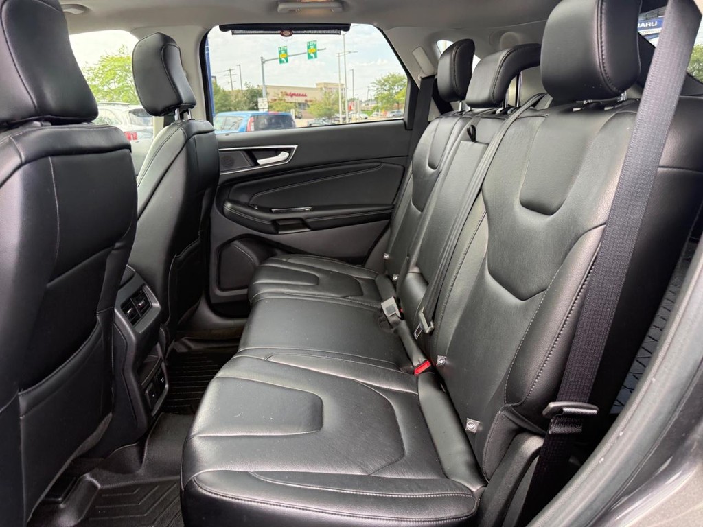 Ford Edge Vehicle Full-screen Gallery Image 10