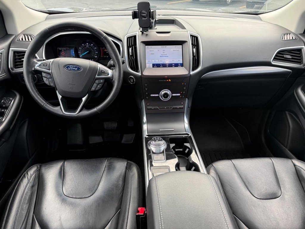 Ford Edge Vehicle Full-screen Gallery Image 11