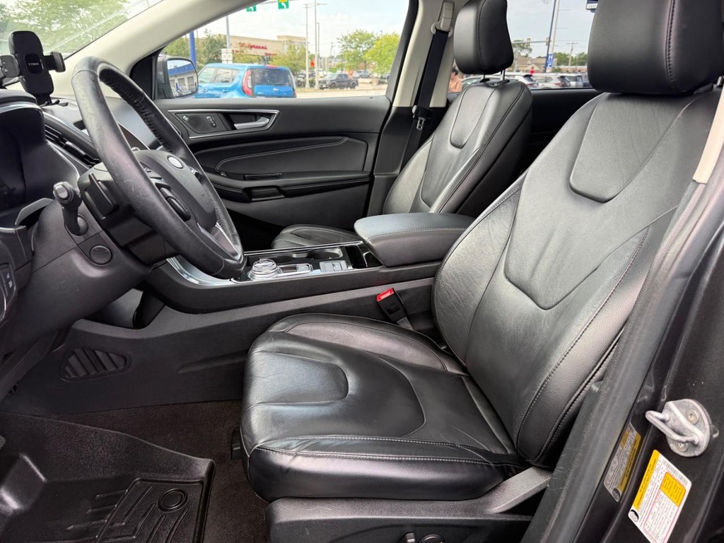 Ford Edge Vehicle Full-screen Gallery Image 14