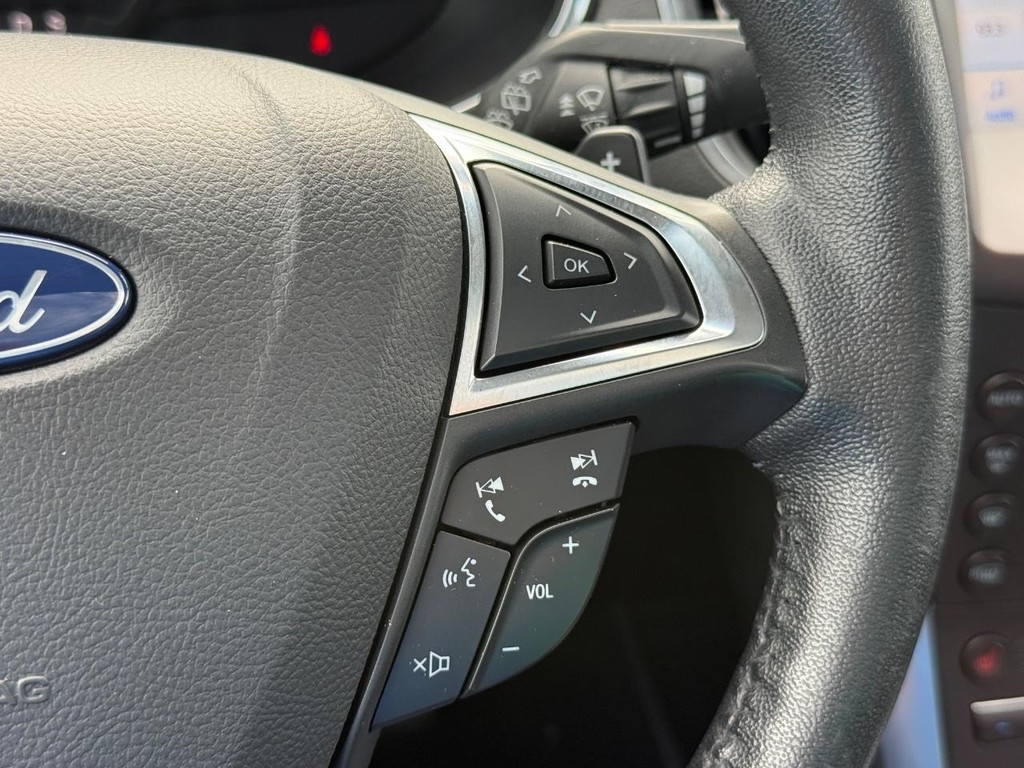 Ford Edge Vehicle Full-screen Gallery Image 16