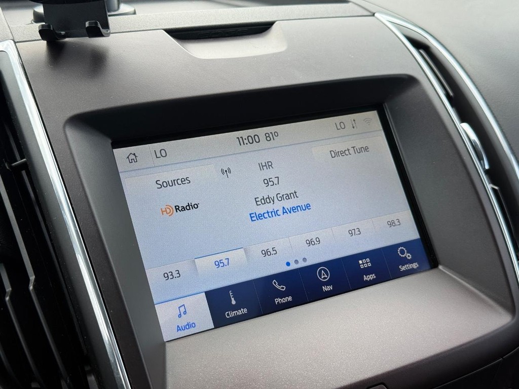 Ford Edge Vehicle Full-screen Gallery Image 18