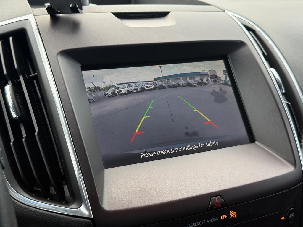 Ford Edge Vehicle Full-screen Gallery Image 20
