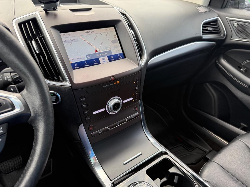 Ford Edge Vehicle Full-screen Gallery Image 21