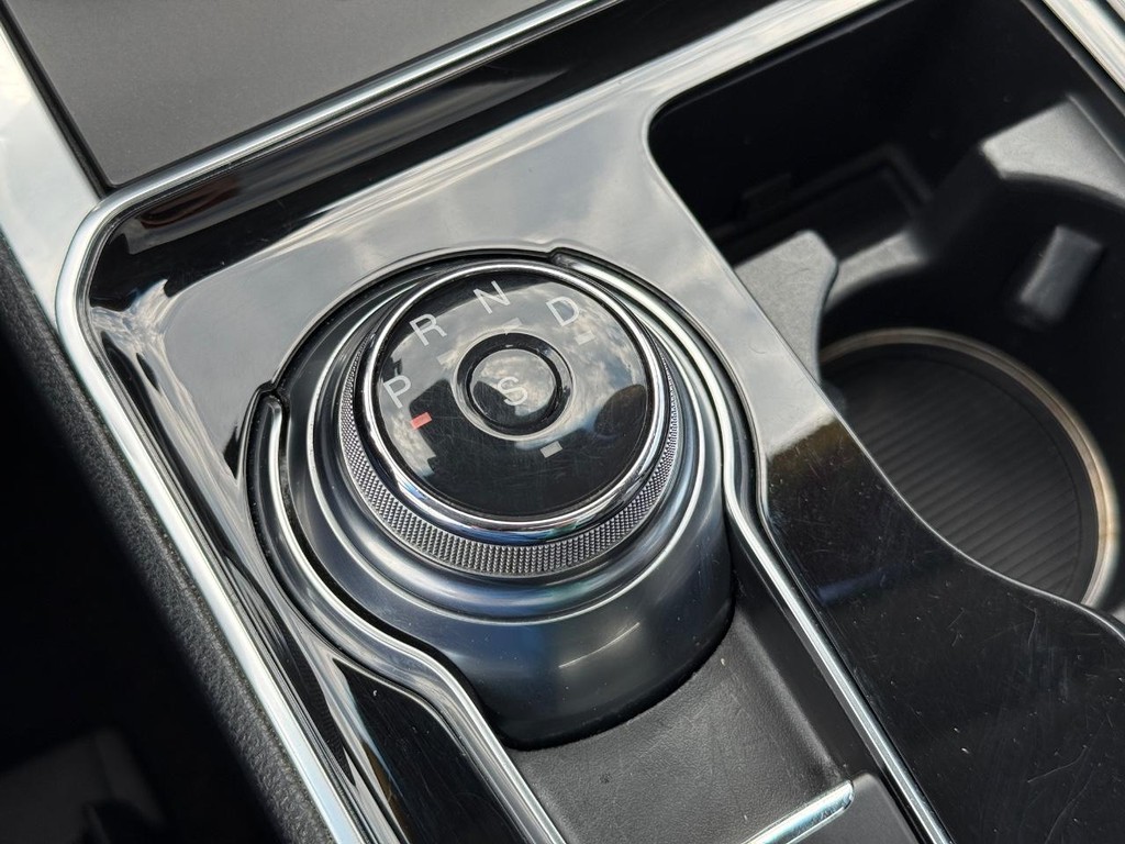 Ford Edge Vehicle Full-screen Gallery Image 23