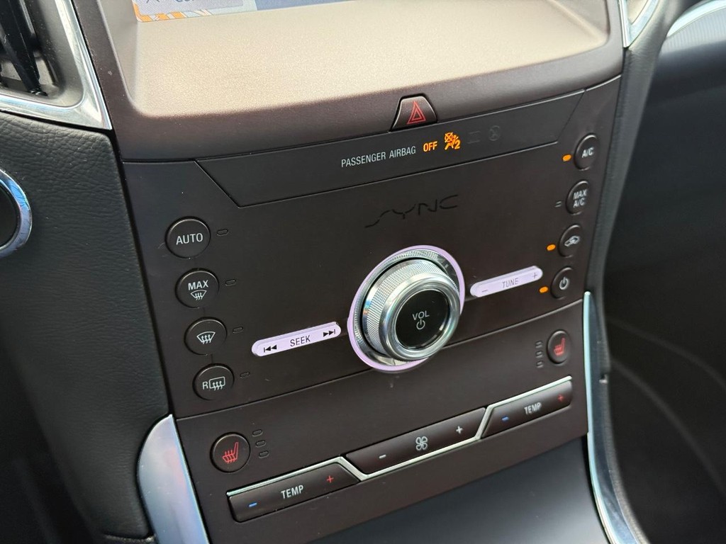 Ford Edge Vehicle Full-screen Gallery Image 24