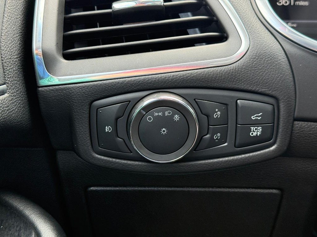 Ford Edge Vehicle Full-screen Gallery Image 25