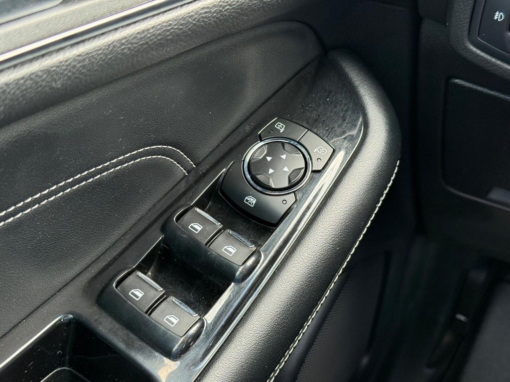 Ford Edge Vehicle Full-screen Gallery Image 26