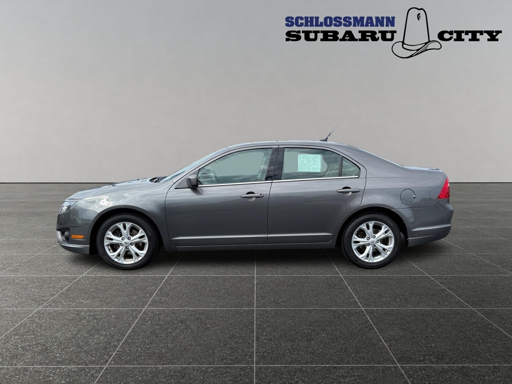 Ford Fusion Vehicle Full-screen Gallery Image 02