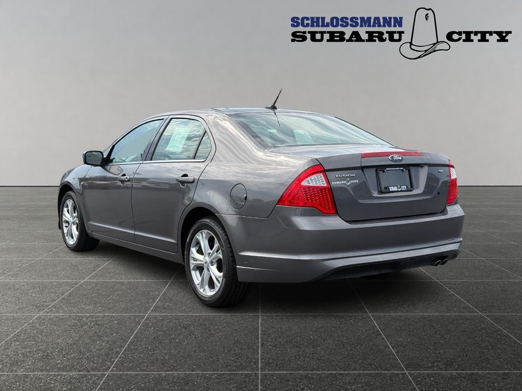 Ford Fusion Vehicle Full-screen Gallery Image 03