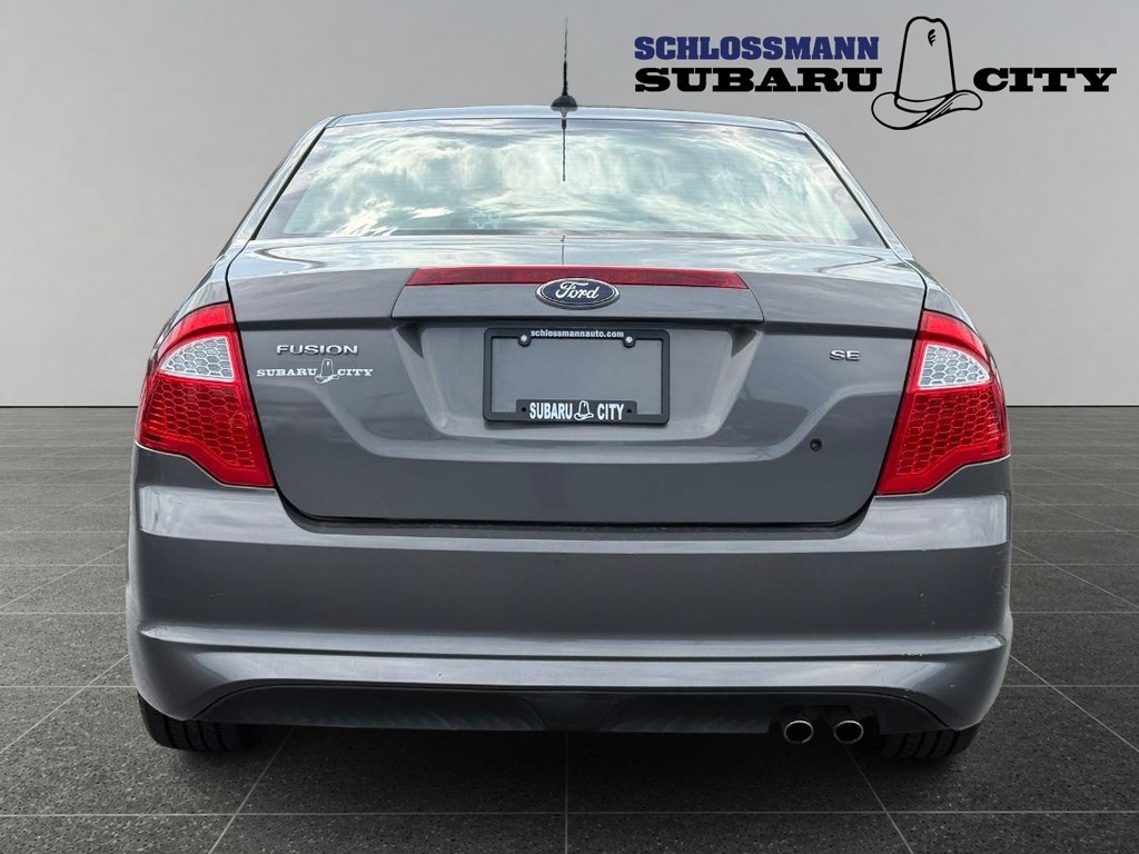 Ford Fusion Vehicle Full-screen Gallery Image 04