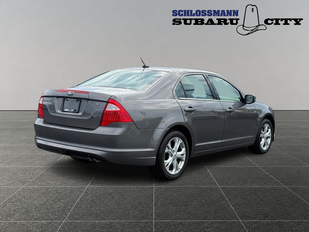 Ford Fusion Vehicle Full-screen Gallery Image 05