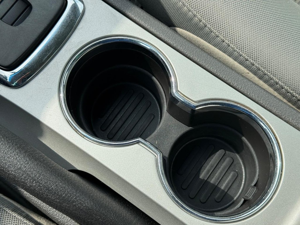 Ford Fusion Vehicle Full-screen Gallery Image 07